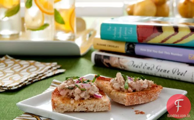 Atum siciliano e Bruschetta de Feijão Branco