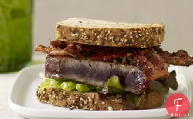 Sanduíches bltt (bacon, alface, Geléia De Tomate e bife de atum)