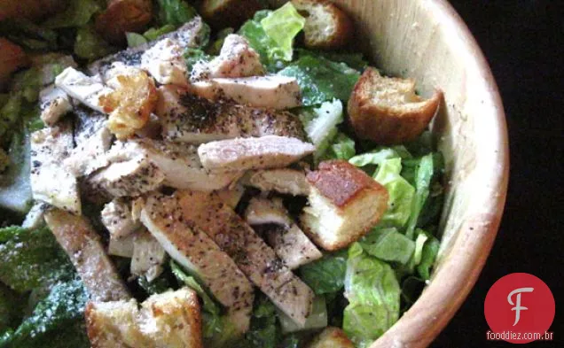 Salada César Sem Ovo Com Frango Com Pimenta Preta Defumada