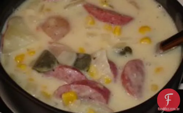 Sopa de milho, salsicha e pimenta