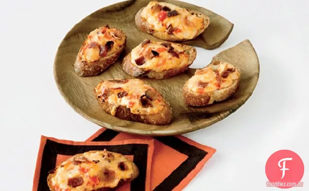 Queijo Pimento & Bacon Crostini