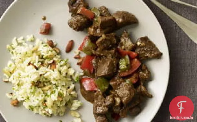 Curry Pepper Beef Com Pilaf De Amêndoa Defumada