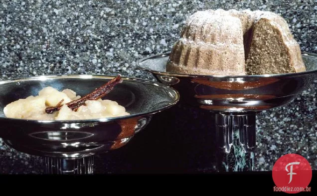 Bolo de pimenta preta com marmelo cozido