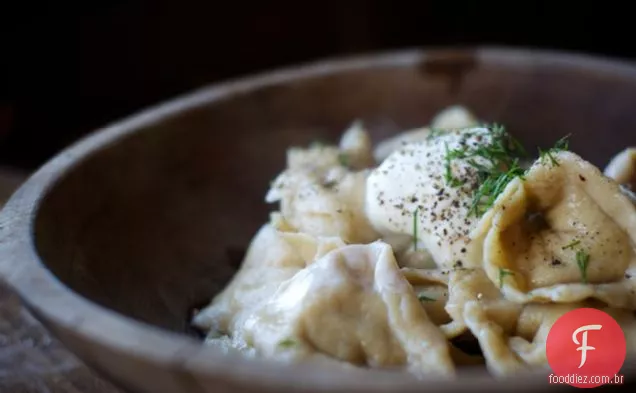 Um Bolinho De Massa Siberiano Tradicional: Pelmeni