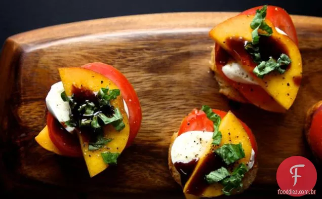 Tomate Pêssego E Mussarela Crostini