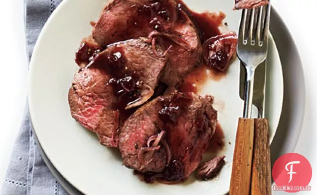 Lombo de carne com molho de pimenta preta cereja