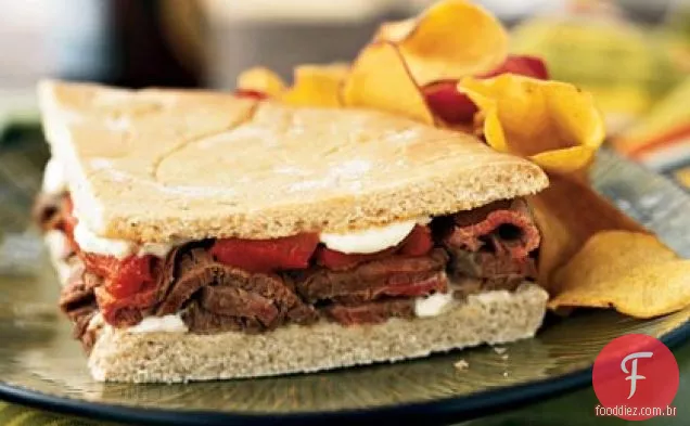 Sanduíche de carne e pimenta grelhado