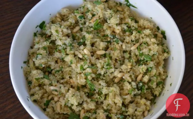 Quinoa perfumada com limão e cominho