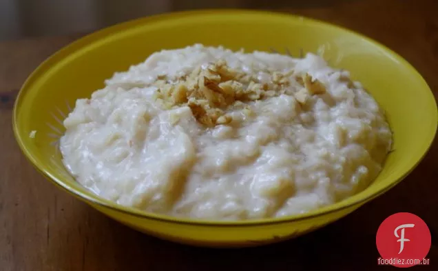 Cereal De Pudim De Arroz Com Mel Com Nozes