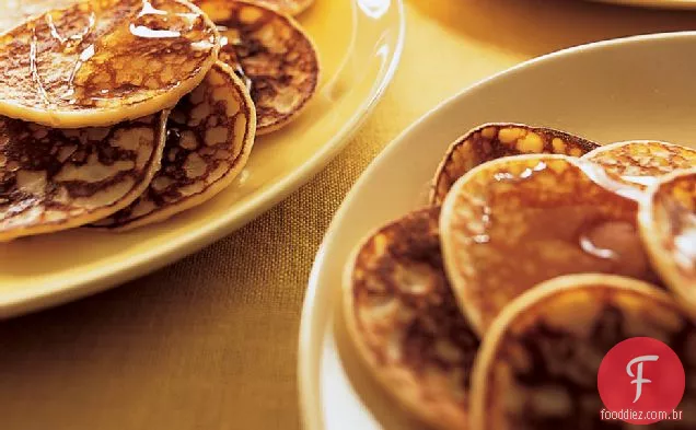 Panquecas de ricota de limão regadas com mel