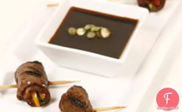 Rolinhos De Carne Grelhada Com Molho De Molho De Soja De Cebolinha