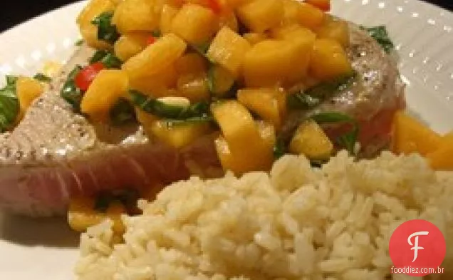 Bifes de atum com salsa de melão