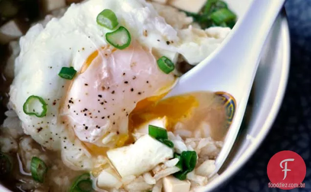 Sopa De Miso Com Arroz E Ovo Escalfado