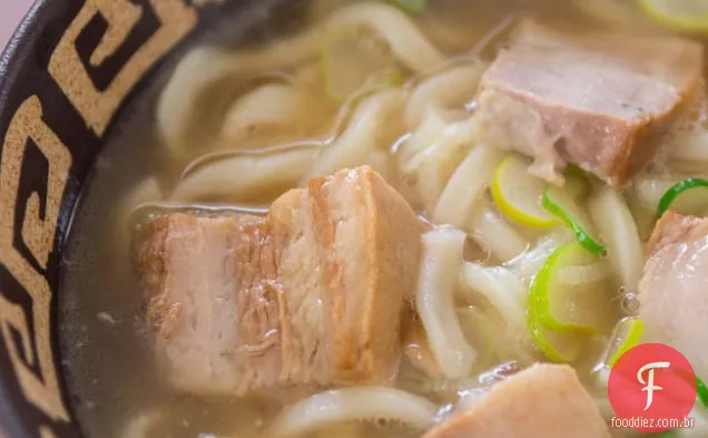 Buta Udon (udon com carne de porco assada)