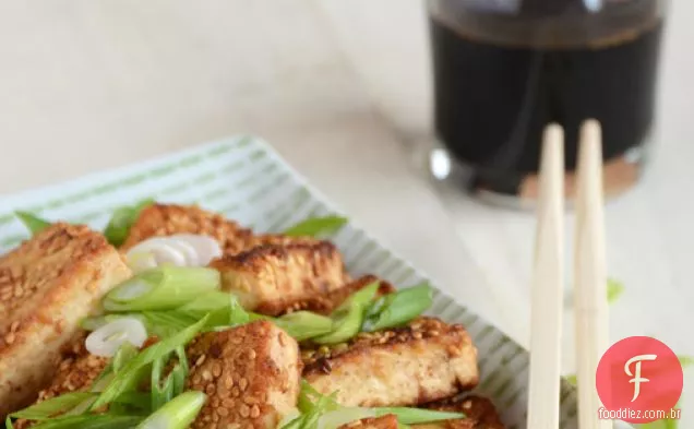 Tofu com crosta de sésamo