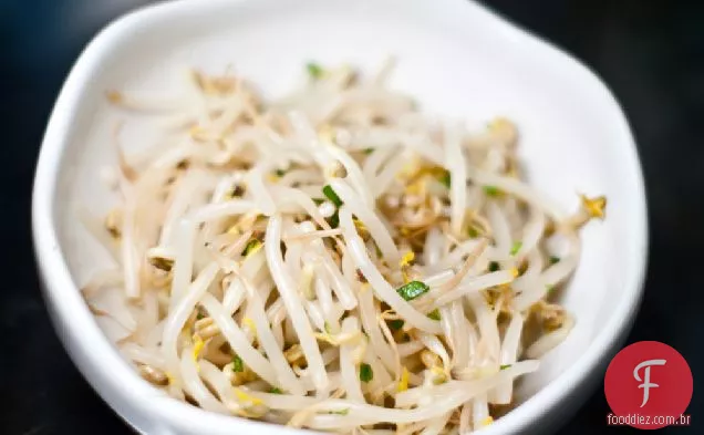 Sukju Namul (salada de Broto de feijão Coreano)