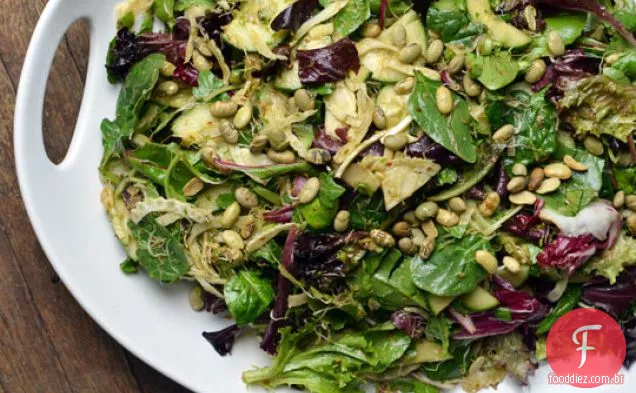 Salada crocante com brotos e molho Miso-limão