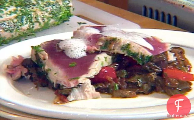 Atum Grelhado com Caponata e creme de limão quente Fraiche