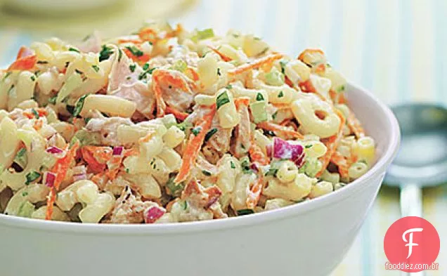 Salada de atum e macarrão perfeita para piquenique