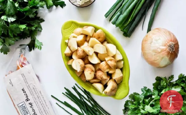 Batatas Assadas Com Bacon, Gorgonzola, Coentro E Outras Coisas