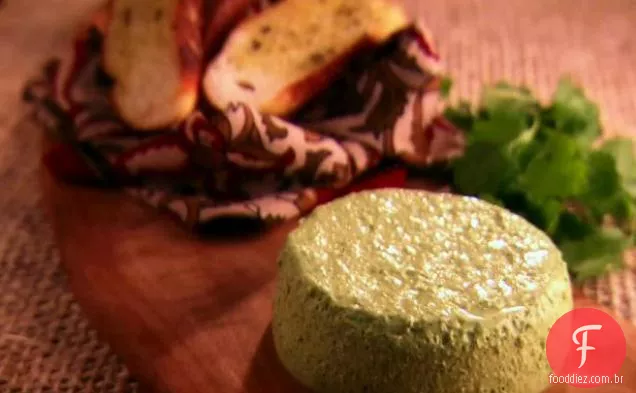 Mousse de abacate e coentro