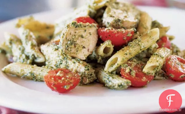 Coentro-Pesto Serrano com frango grelhado e Penne