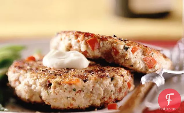 Bolos de atum mediterrâneos com maionese Cítrica