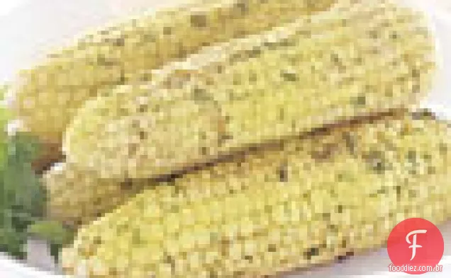 Frigideira de milho na espiga com parmesão e coentro