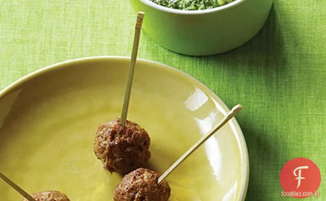 Mini Almôndegas de cordeiro com coentro-Chutney de hortelã