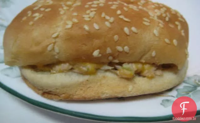 Sanduíches Quentes De Atum E Cheddar