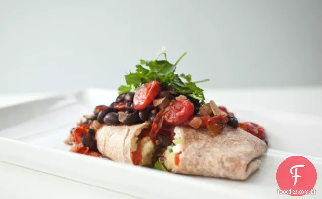 Burritos De Café Da Manhã Com Molho De Feijão Preto