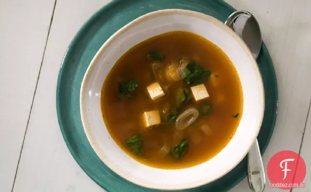 Sopa De Legumes Com Sriracha, Capim-Limão E Tofu