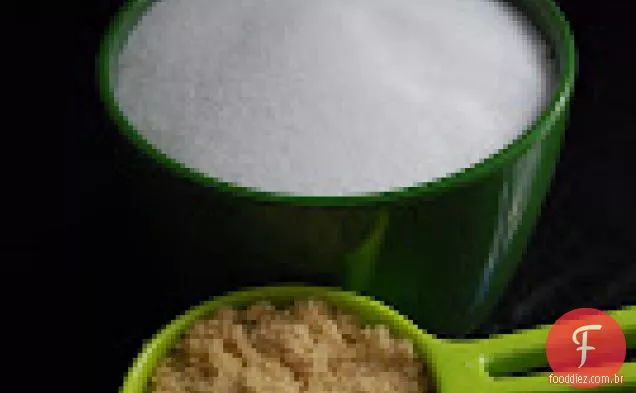 Suco De Laranja Vitrificado E Bolo De Azeite Com Pinhões