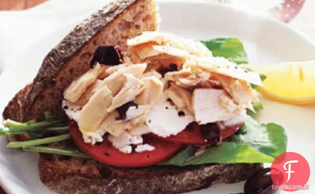 Atum, Rúcula E Feta Sanduíche E Salada