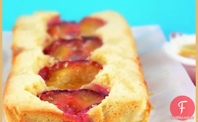 Bolo De Ameixa E Molho De Laranja