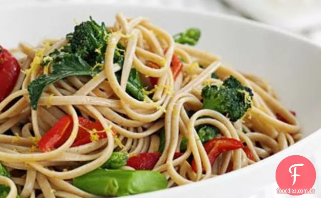 Linguine Com Brócolis E Pimentas Assadas