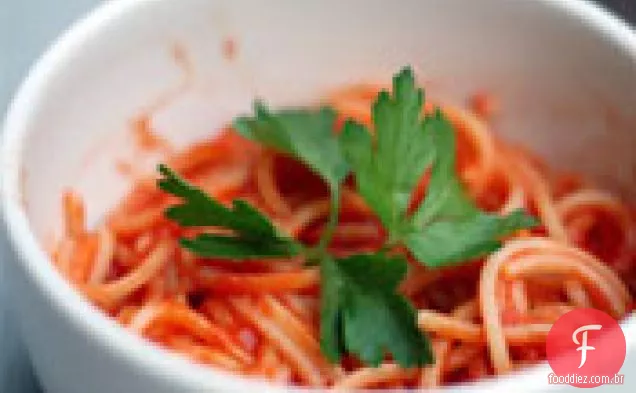Jantar esta noite: espaguete com tomate e suco de laranja