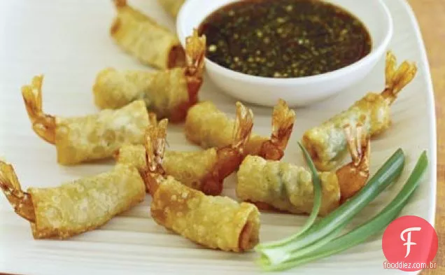 Wontons de camarão crocantes com molho de cebola verde