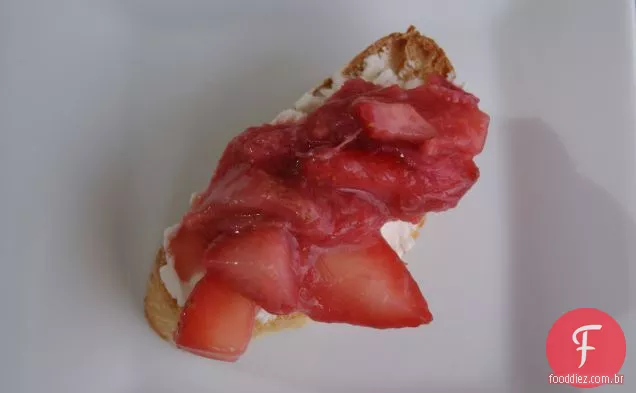 Ruibarbo E Morango Café Da Manhã Crostini