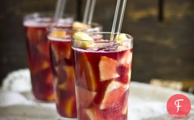 Refrigeradores De Vinho Havaianos Com Fatias Congeladas De Abacaxi