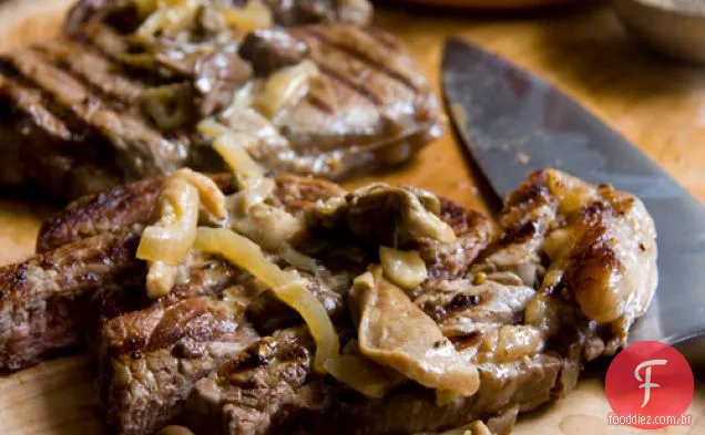 Bifes Simples Com Um Rico Molho De Cogumelos
