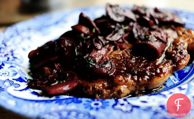 Bife com molho de cogumelos Bordô