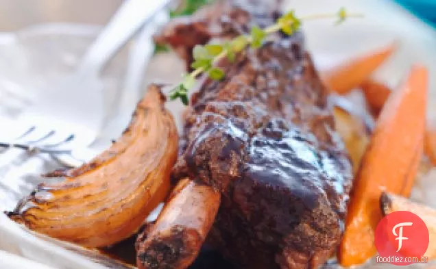 Zinfandel-costelas curtas de carne assada