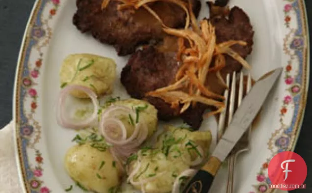 Bife de estilo austríaco com salada de batata