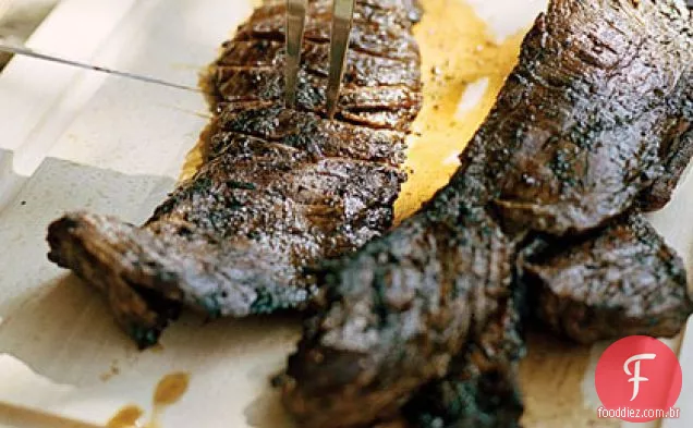 Bife gaúcho com Chimichurri de quatro ervas