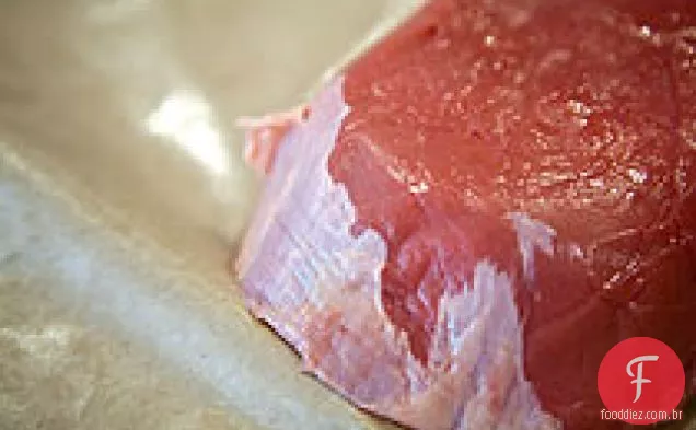 Bife grelhado de Londres frito na frigideira da mãe