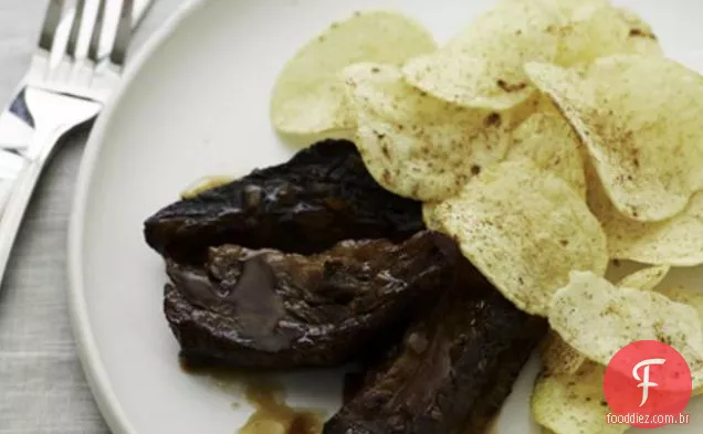 Costelas Asiáticas Para Churrasco Com Batatas Fritas Temperadas