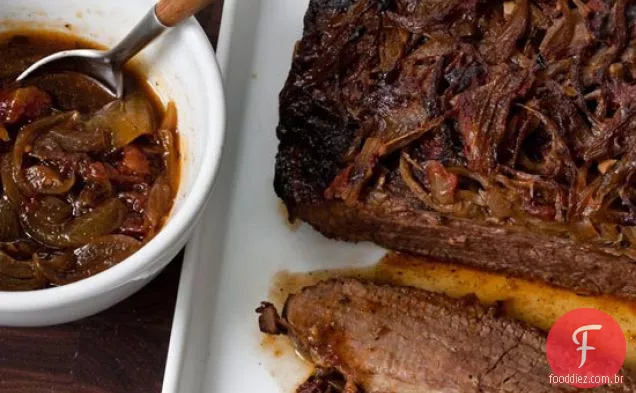 Peito de carne de férias com cebola