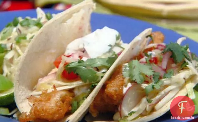 Cerveja e tacos de peixe maltratados com Chipotle