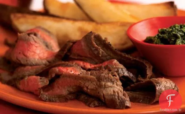 Bife de flanco grelhado com Salsa Verde